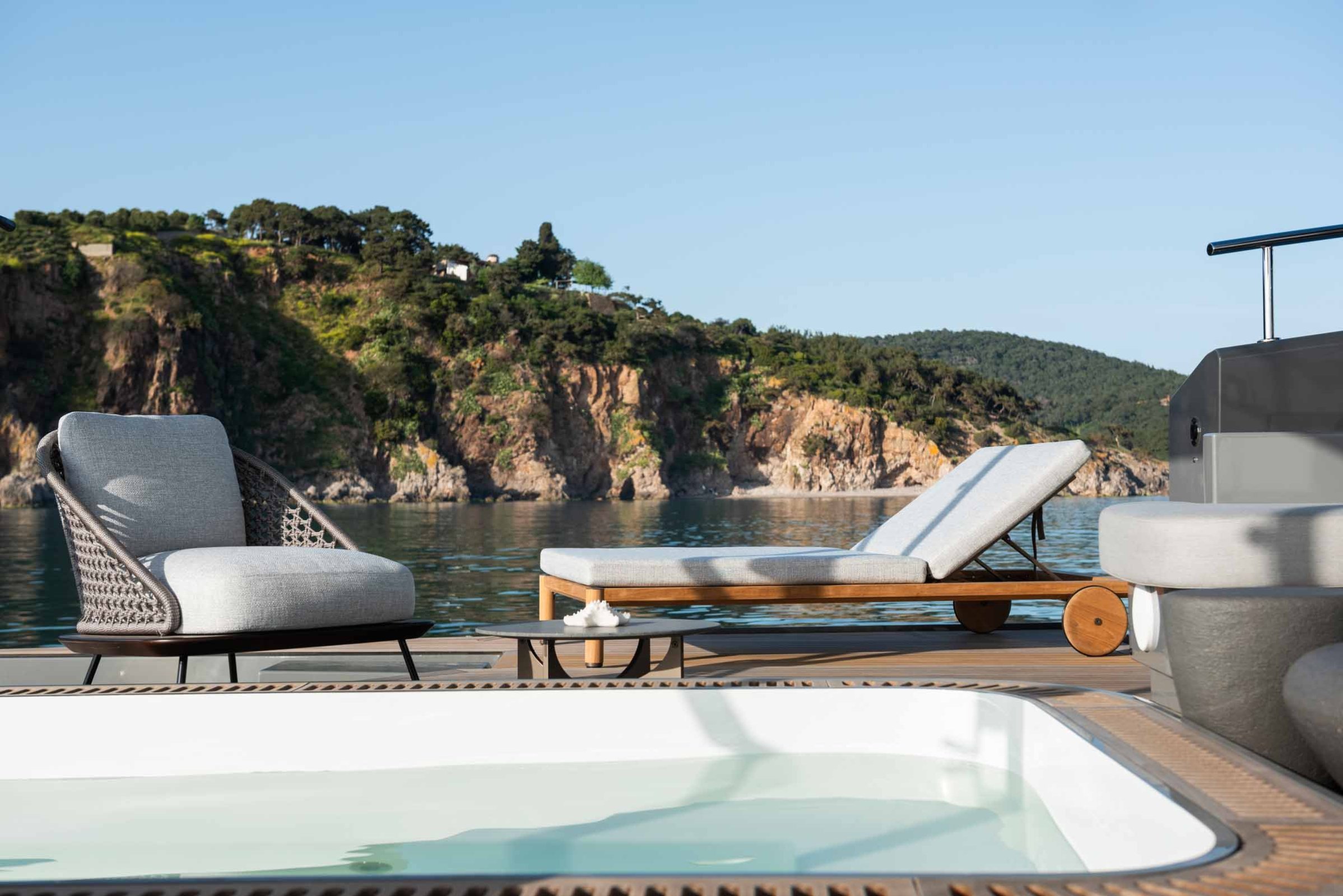 M/Y NOA 48
